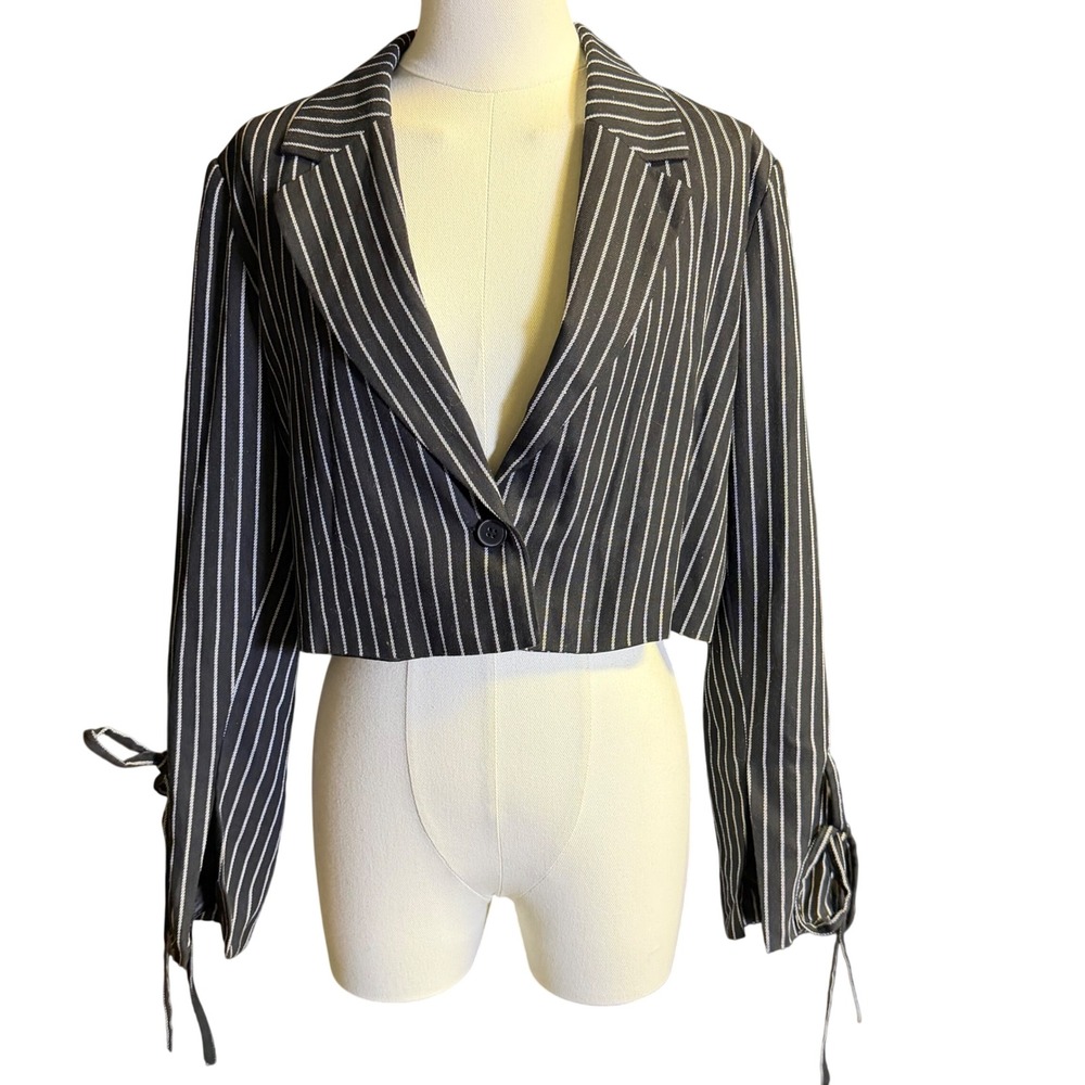 Vintage Pinstripe Cropped Blazer Jacket Womens M Black Good Whimsigoth Grunge